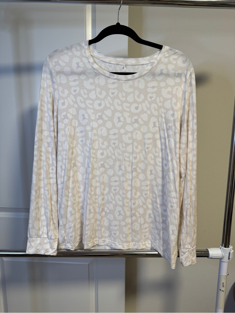 Large Leopard Bamboo Long Sleeve Tee Cream Gray Animal Print Viscose Spandex